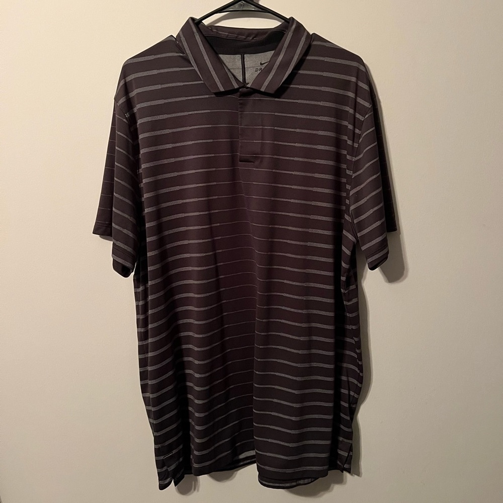 Men’s tiger woods Nike golf polo